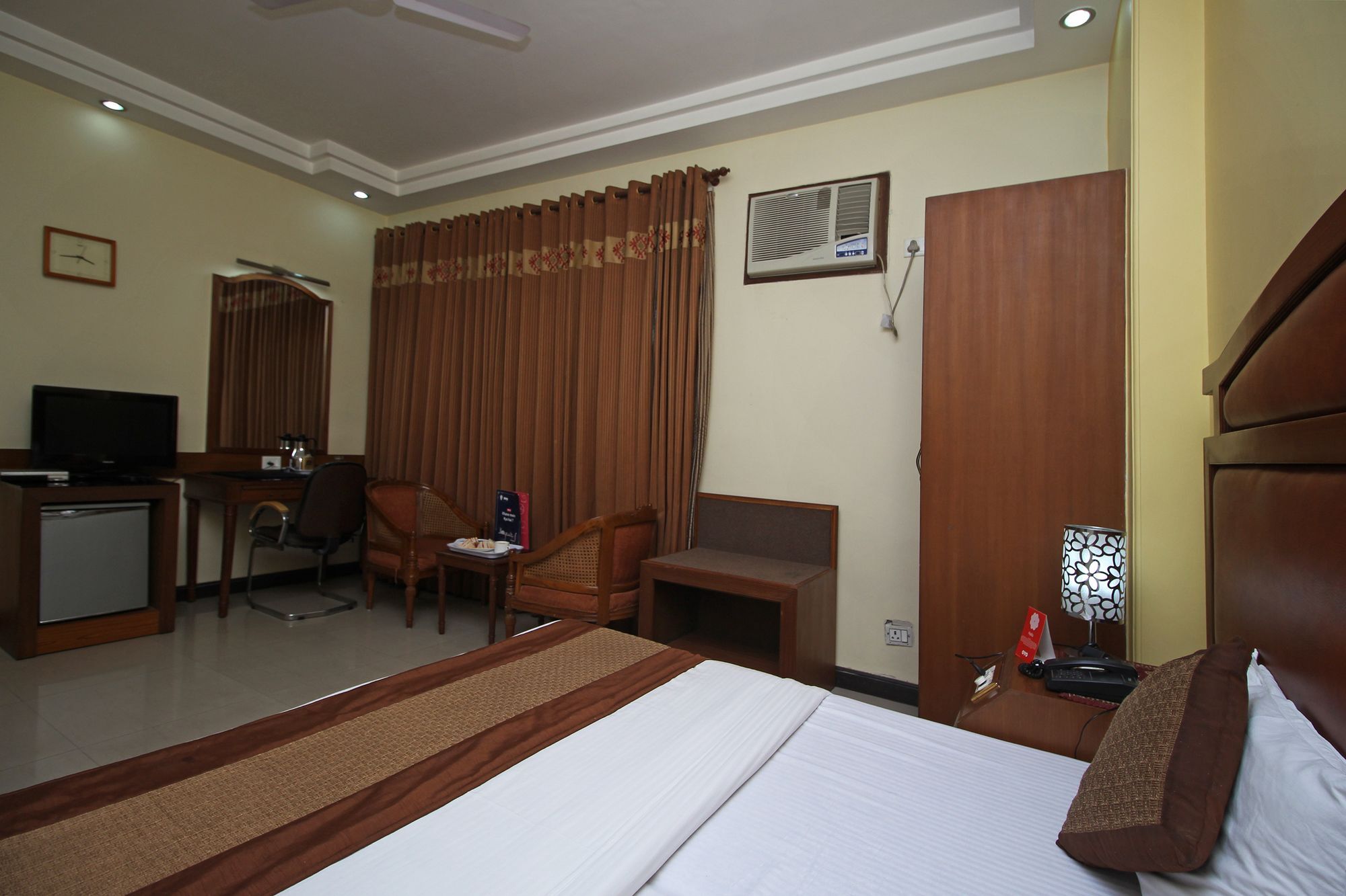 Oyo 6589 Shubhdeep Aashiyana Hotel Gurgaon Buitenkant foto